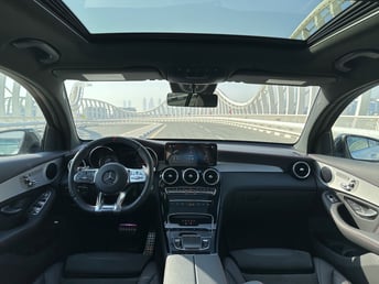 Weiß Mercedes AMG GLC 43 zur Miete in Abu-Dhabi 2