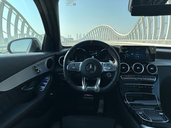 Weiß Mercedes AMG GLC 43 zur Miete in Abu-Dhabi 3