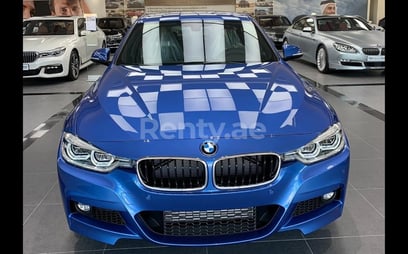 Azul BMW 3 SERIES en alquiler en Abu-Dhabi