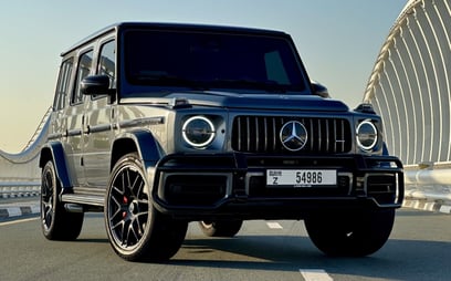 Dunkelgrau Mercedes G class zur Miete in Sharjah