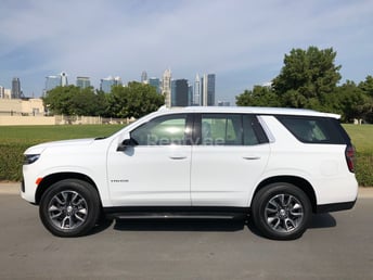 أبيض Chevrolet Tahoe للإيجار في Abu-Dhabi 0