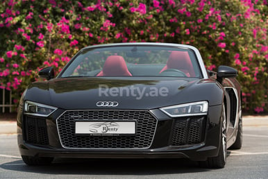 Черный Audi R8 V10 Spyder в аренду в Abu-Dhabi 4