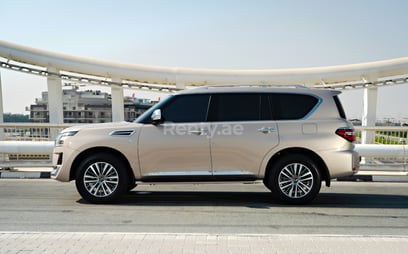 在Dubai租赁米色 Nissan Patrol V8 Platinum 4