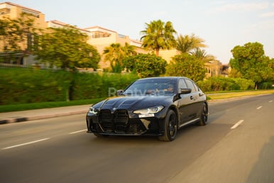 Nero 2021 BMW 330i with M3 competition bodykit and upgraded exhaust system in affitto a Abu-Dhabi 5