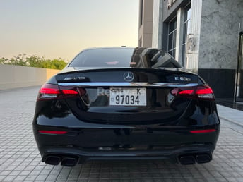 Nero 2019 Mercedes E300 with E63 bodyk in affitto a Abu-Dhabi 3