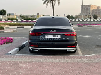 Черный Audi A8 L60 TFSI в аренду в Abu-Dhabi 3