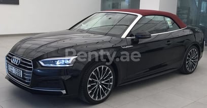 أسود Audi A5 للإيجار في Dubai