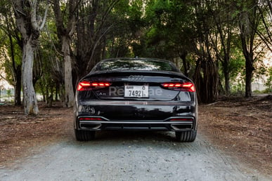 Negro Audi A5 en alquiler en Abu-Dhabi 3