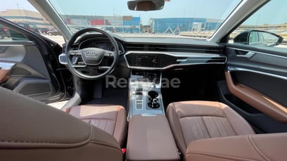 在Sharjah租赁黑色 Audi A6 3