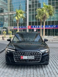 Negro Audi A8 en alquiler en Sharjah 0