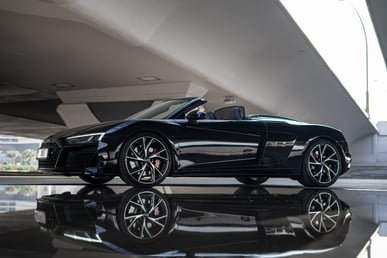 Black Audi R8 V10 Spyder for rent in Dubai 2