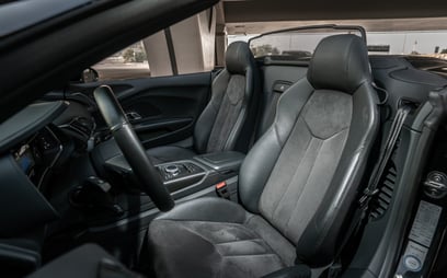 Black Audi R8 V10 Spyder for rent in Dubai 4