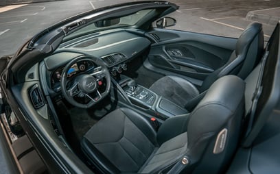 Black Audi R8 V10 Spyder for rent in Dubai 5