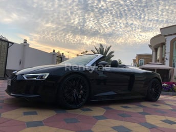 Черный Audi R8 Black Edition в аренду в Abu-Dhabi 0