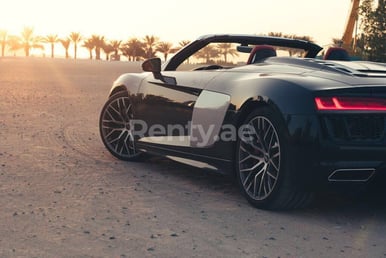 Schwarz Audi R8 Spider zur Miete in Dubai 3