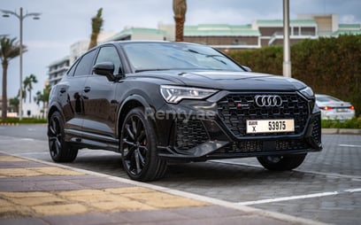 Schwarz Audi RSQ3 zur Miete in Dubai 6