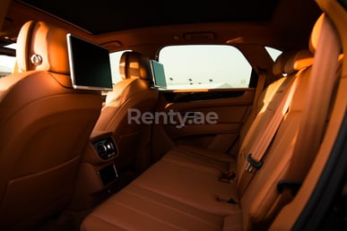 أسود Edition W-12 Bentley Bentayga للإيجار في Abu-Dhabi 1