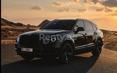 Negro Bentley Bentayga en alquiler en Dubai