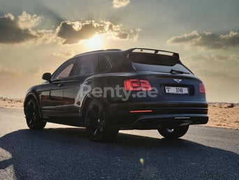 أسود Bentley Bentayga للإيجار في Abu-Dhabi 2