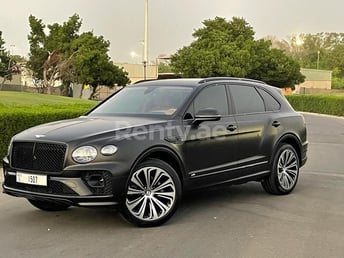 أسود Bentley Bentayga للإيجار في Sharjah 2