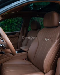 Nero Bentley Bentayga in affitto a Abu-Dhabi 5