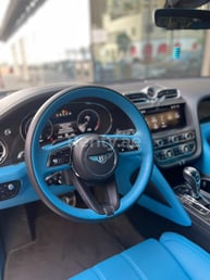 Черный Bentley Bentayga в аренду в Dubai 2