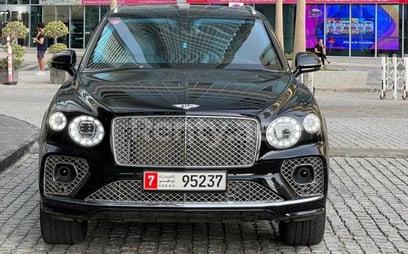 Negro Bentley Bentayga en alquiler en Dubai