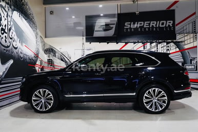 أسود Bentley Bentayga للإيجار في Sharjah 1