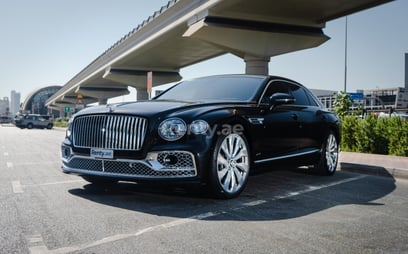 Черный Bentley Flying Spur в аренду в Dubai