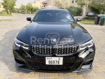 在Dubai租赁黑色 BMW 3 Series 0