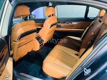 Grey BMW 7 Series for rent in Abu-Dhabi 4