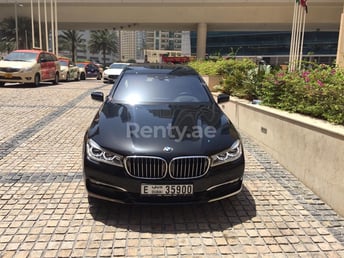 Schwarz BMW 730 Li zur Miete in Abu-Dhabi 2