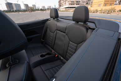 Nero BMW 430i cabrio in affitto a Dubai 6