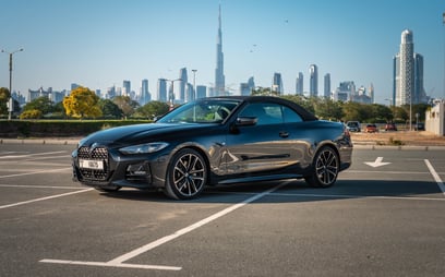 在Dubai租赁黑色 BMW 430i cabrio 3