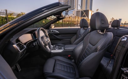 أسود BMW 430i cabrio للإيجار في Dubai 3