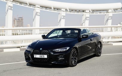 أسود BMW 430i cabrio للإيجار في Dubai