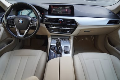 أسود BMW 520I للإيجار في Dubai 5