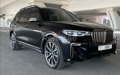 Schwarz BMW X7 M50i zur Miete in Dubai