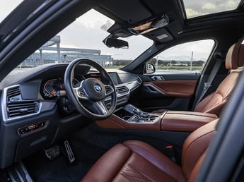 أزرق غامق BMW X6 M-kit للإيجار في Dubai 4