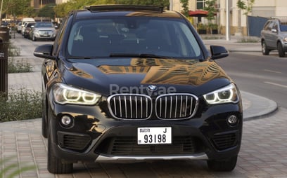 Черный BMW X1 в аренду в Dubai