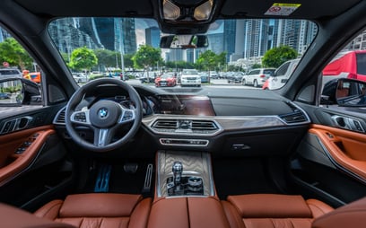 أسود BMW X5 للإيجار في Sharjah 5