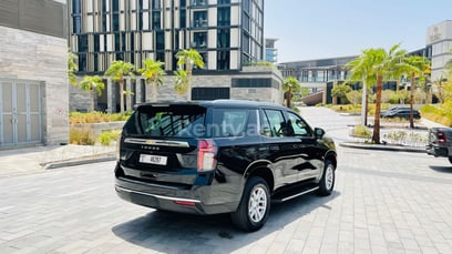 Nero Chevrolet Tahoe in affitto a Dubai 2