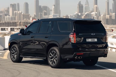 Schwarz Chevrolet Tahoe zur Miete in Sharjah 2