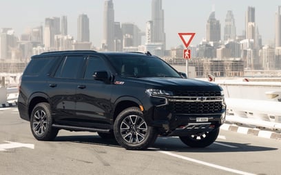 Schwarz Chevrolet Tahoe zur Miete in Dubai