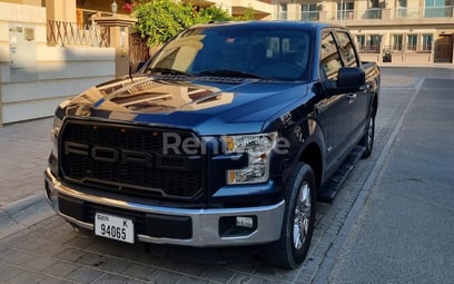 Noir Ford F150 en location à Abu-Dhabi