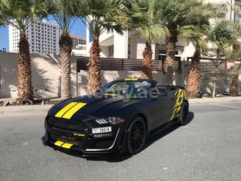 Black Ford Mustang V8 cabrio for rent in Dubai 1