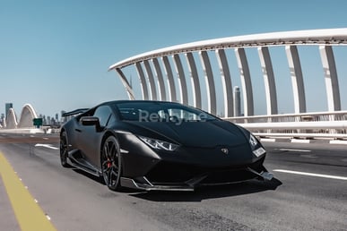 Black Lamborghini Huracan for rent in Dubai 0