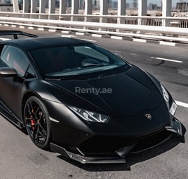 Black Lamborghini Huracan for rent in Dubai 1