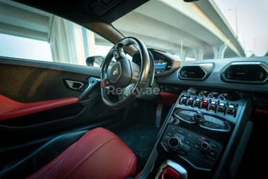 Schwarz Lamborghini Huracan zur Miete in Dubai 5