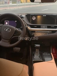 أسود Lexus ES350 للإيجار في Abu-Dhabi 4